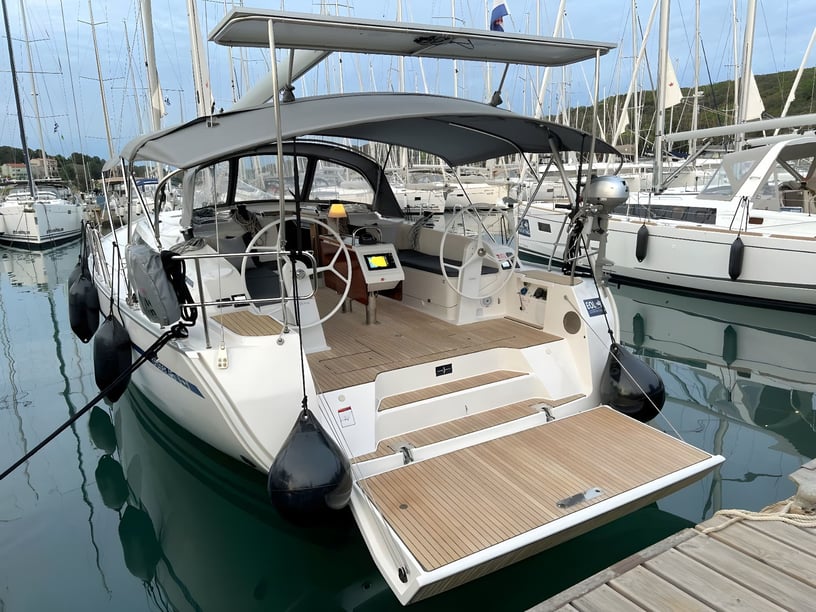 Pula Sailboat 4 cabin 9 berths 9 guests 14.32 m Listing Number: #16348 3