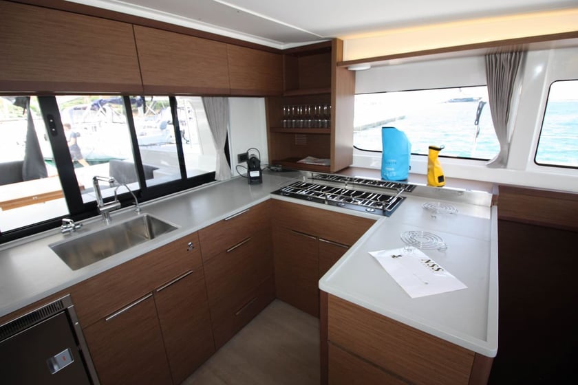 St. George's Catamaran 4 cabin 12 berths 12 guests 13.99 m Listing Number: #16355 3