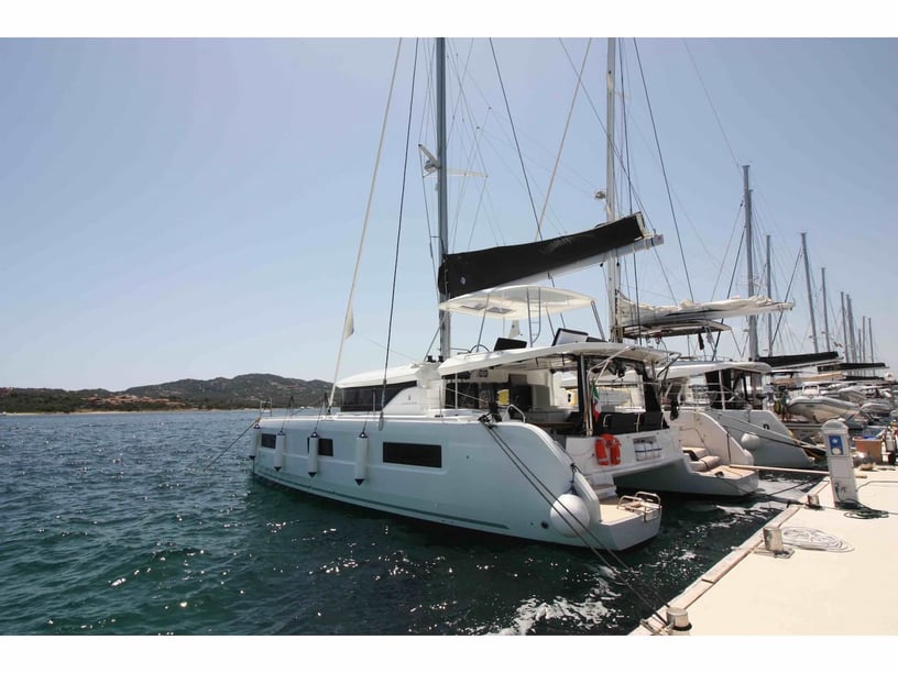 St. George's Catamaran 4 cabin 12 berths 12 guests 13.99 m Listing Number: #16355