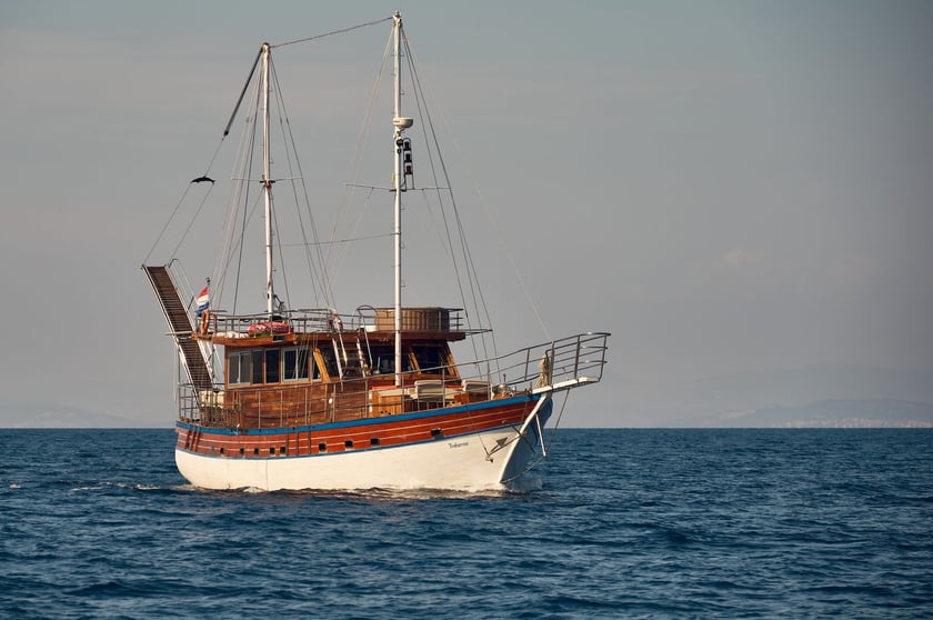 Omiš Gulet Cabine 4  10  slaapplaatsen 8  gasten 23 m Lijstnummer: #16370 3