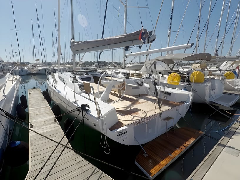 Šibenik Sailboat 3 cabin 8 berths 8 guests 14.35 m Listing Number: #16373