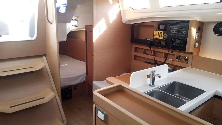 Palamos Sailboat 3 cabin 8 berths 8 guests 12.35 m Listing Number: #16383 5