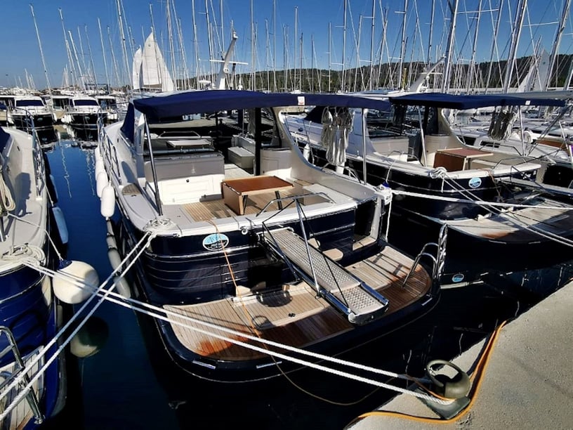 Sukošan Motorboat 3 cabin 7 berths 7 guests 13.5 m Listing Number: #16386 3