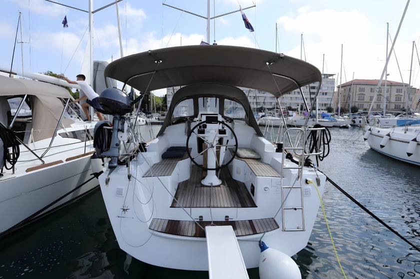 Pula Sailboat 2 cabin 6 berths 6 guests 9.8 m Listing Number: #16398