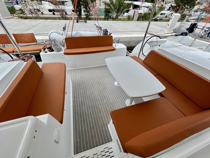 Dubrovnik Catamaran 6 cabin 12 berths 12 guests 11.74 m Listing Number: #16414 5