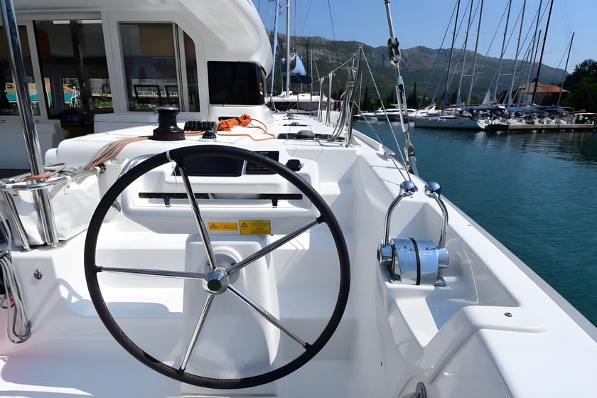 Dubrovnik Catamaran 6 cabin 12 berths 12 guests 11.74 m Listing Number: #16414 5