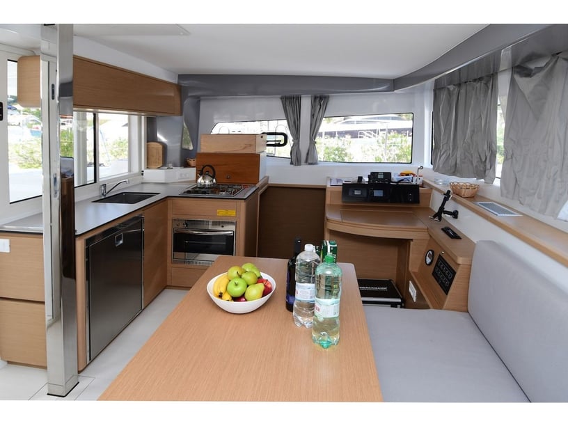 Dubrovnik Catamaran 6 cabin 12 berths 12 guests 11.74 m Listing Number: #16414 2