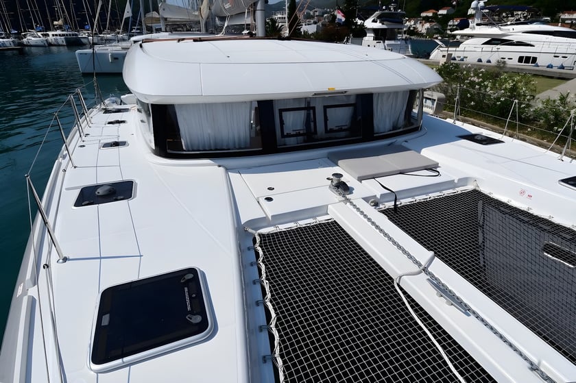 Dubrovnik Catamaran 6 cabin 12 berths 12 guests 11.74 m Listing Number: #16414 4