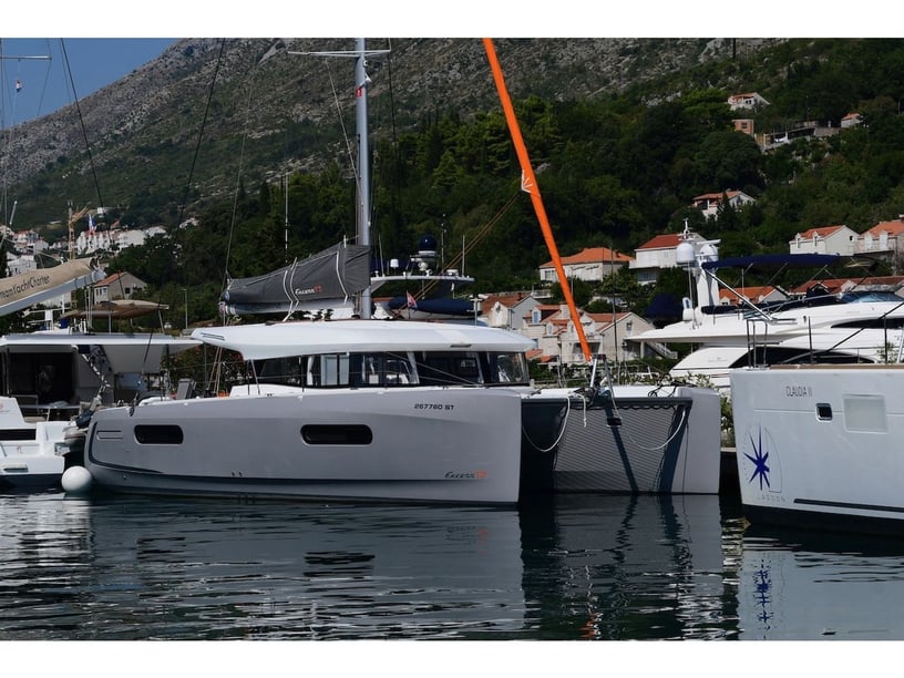 Dubrovnik Catamaran 6 cabin 12 berths 12 guests 11.74 m Listing Number: #16414