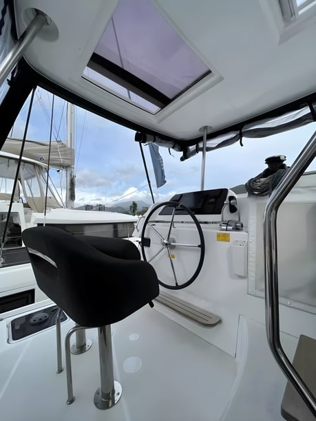 Salerne Catamaran Cabine 6  Couchettes 12  Invités 12  12.8 m Numéro de l'annonce: #16421 4