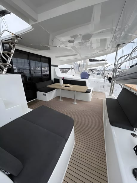 Salerne Catamaran Cabine 6  Couchettes 12  Invités 12  12.8 m Numéro de l'annonce: #16421 5