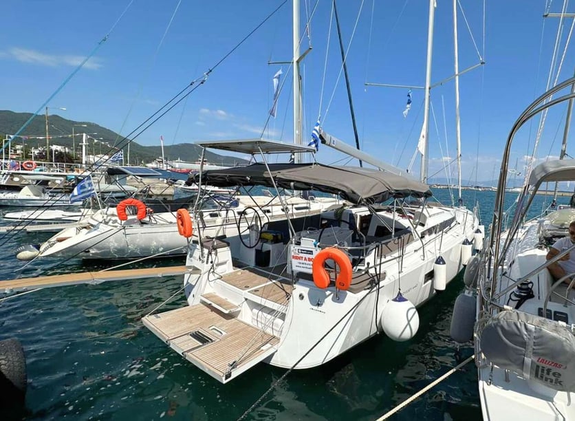 Volos Sailboat 4 cabin 10 berths 10 guests 13.39 m Listing Number: #16429 4