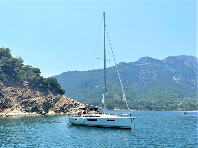 Volos Sailboat 4 cabin 10 berths 10 guests 13.39 m Listing Number: #16429