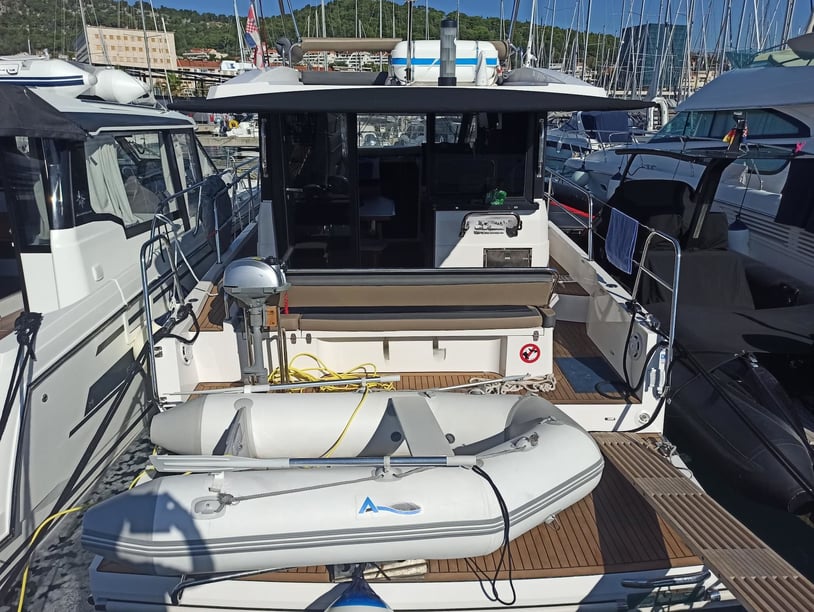 Kaštel Gomilica Motorboot Cabine 3  8  slaapplaatsen 8  gasten 11.66 m Lijstnummer: #16448