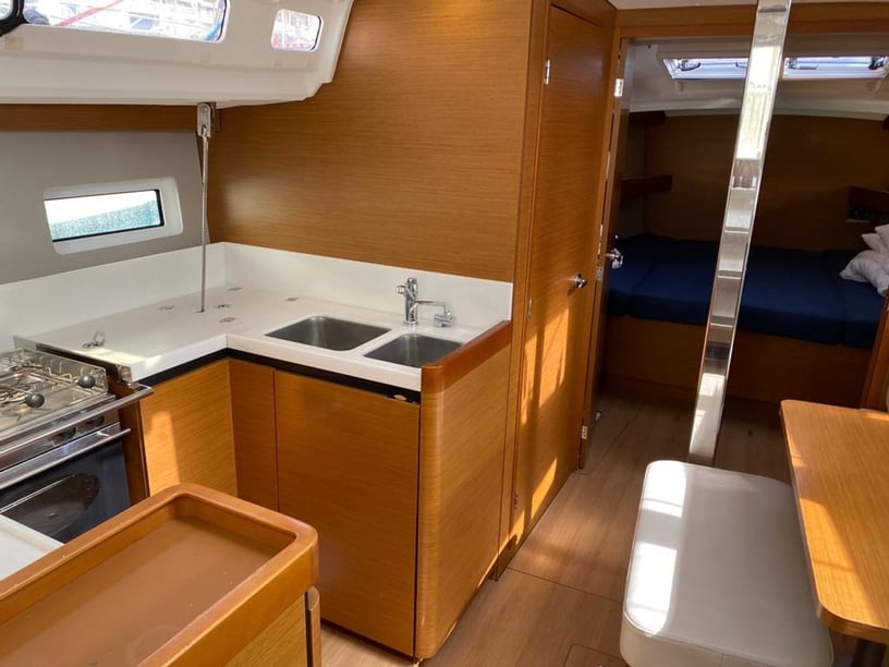 Las Galletas Sailboat 4 cabin 10 berths 10 guests 14.42 m Listing Number: #16455 3