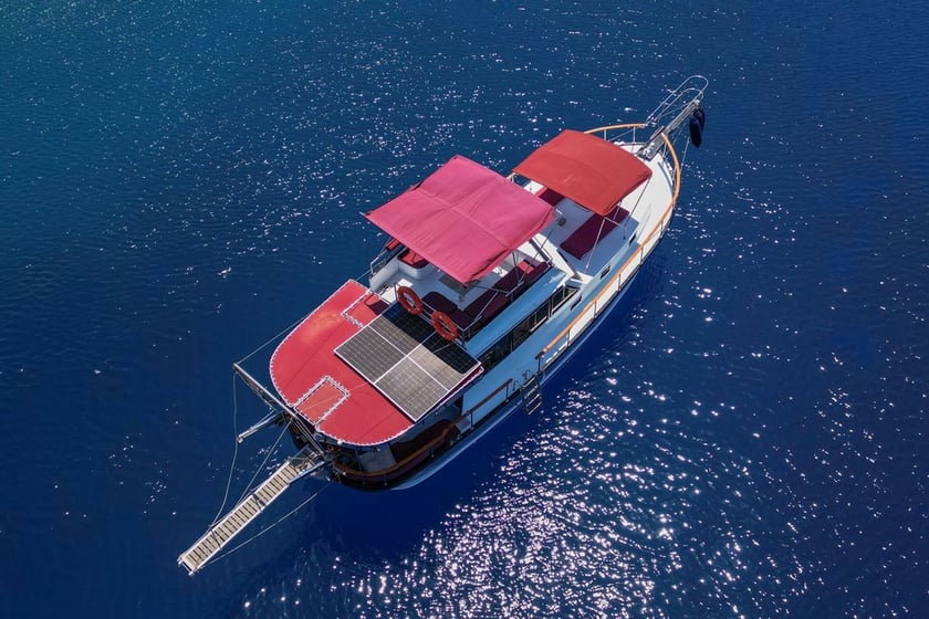Gocek Gulet 2 cabin 4 berths 4 guests 13 m Listing Number: #16456 3