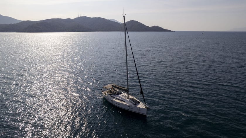Fethiye Sailboat 3 cabin 6 berths 7 guests 12.17 m Listing Number: #16478 4