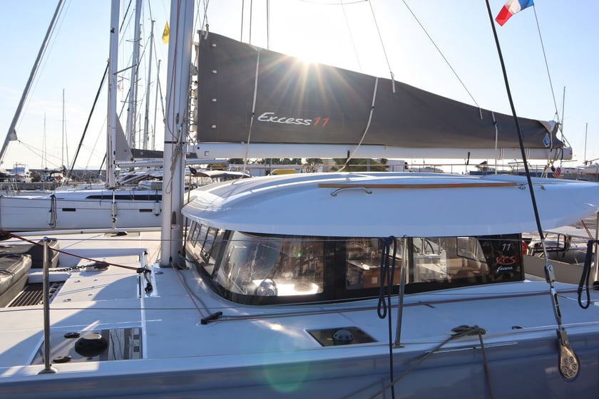 Tourlos Catamaran Cabine 5  8  slaapplaatsen 8  gasten 11.33 m Lijstnummer: #16498 4