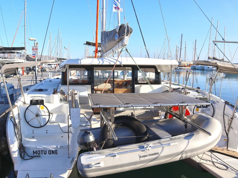 Tourlos Catamaran 5 cabin 8 berths 8 guests 11.33 m Listing Number: #16498 5