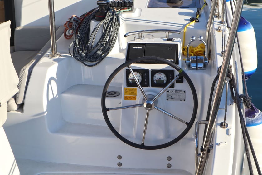 Tourlos Catamaran Cabine 5  8  slaapplaatsen 8  gasten 11.33 m Lijstnummer: #16498 3