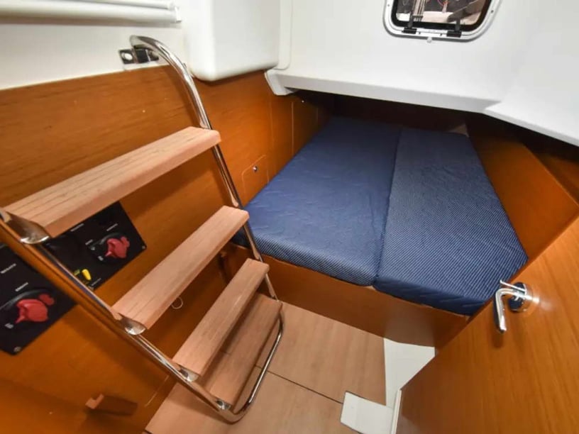 Bormes-les-Mimosas Sailboat 7 cabin 12 berths 12 guests 14 m Listing Number: #16513 2