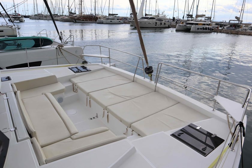 Paros Catamaran Cabine 4  Couchettes 10  Invités 10  12.37 m Numéro de l'annonce: #16539 5
