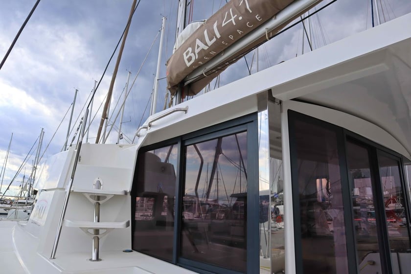 Paros Catamaran Cabine 4  Couchettes 10  Invités 10  12.37 m Numéro de l'annonce: #16539 3