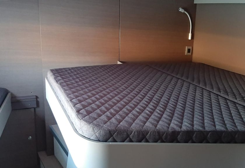 Bormes-les-Mimosas Catamaran Cabine 4  Couchettes 10  Invités 12  12.19 m Numéro de l'annonce: #16541 4