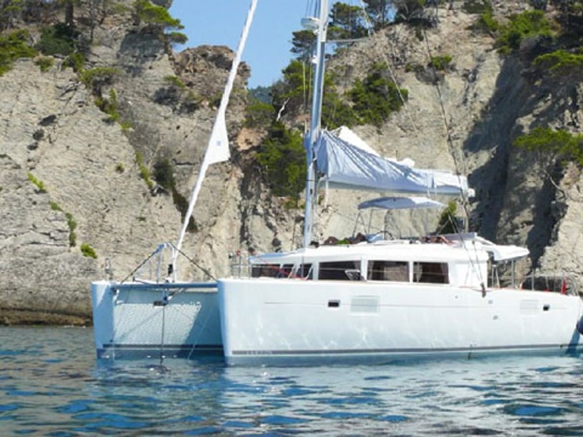 Bormes-les-Mimosas Catamaran Cabine 6  Couchettes 10  Invités 10  12.94 m Numéro de l'annonce: #16570