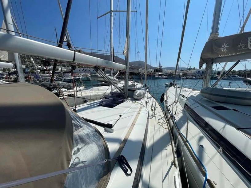 Paros Zeilboot Cabine 3  8  slaapplaatsen 8  gasten 12.5 m Lijstnummer: #16576 3