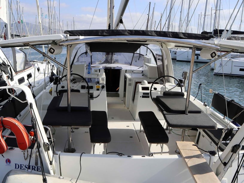 Paros Velero Cabina 7  12  literas 12  invitados 14 m Número de anuncio: #16597