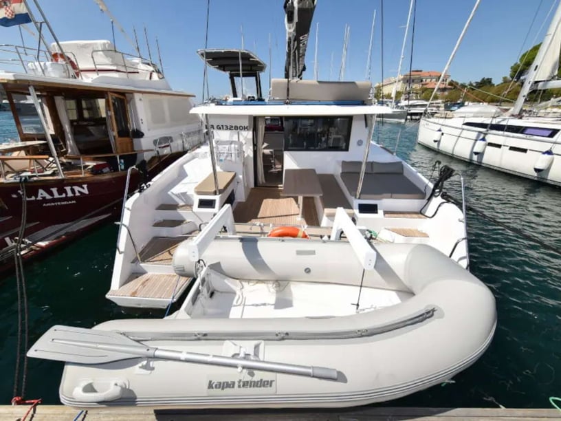 Zadar Catamaran 3 cabin 6 berths 6 guests 9.98 m Listing Number: #16603 4