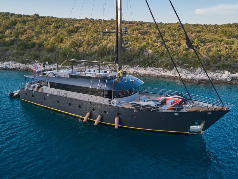 Gesplitst Zeilboot Cabine 6  12  slaapplaatsen 12  gasten 33 m Lijstnummer: #16680