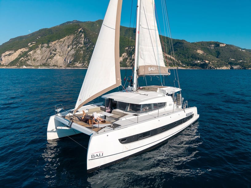 Castellammare di Stabia Catamarano cabina 4  cuccette 11  11  ospiti 12.84 m Numero dell'inserzione: #16707