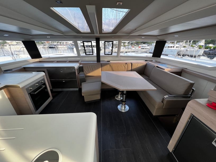 Sukošan Catamaran Cabine 6  Couchettes 12  Invités 12  13.94 m Numéro de l'annonce: #16712 2