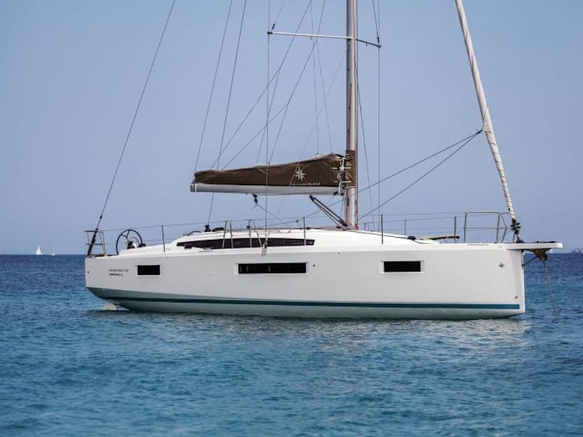 Las Galletas Sailboat 3 cabin 8 berths 8 guests 12.35 m Listing Number: #16716