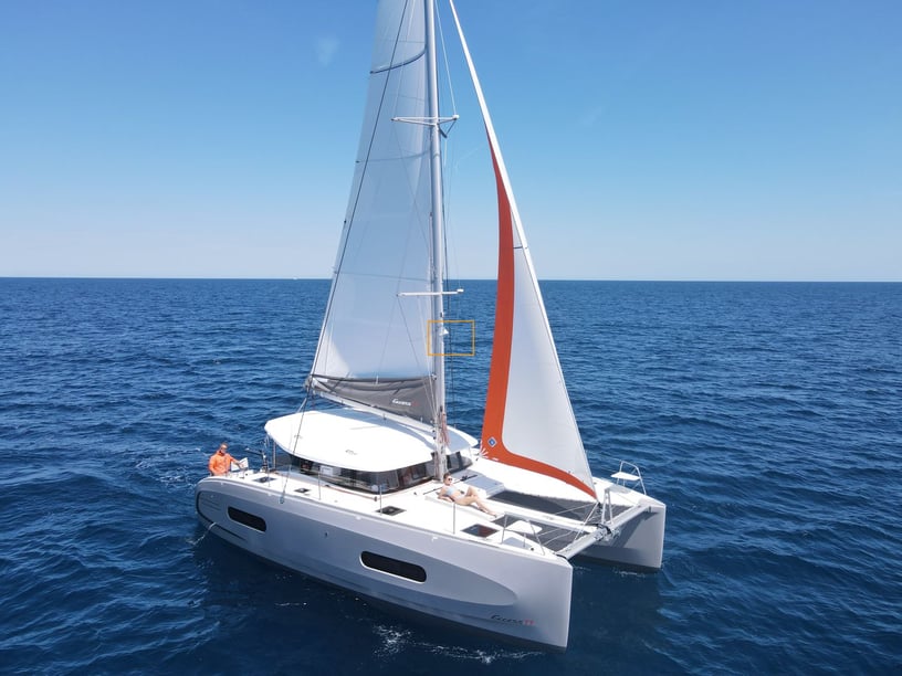 Ibiza Catamaran Cabine 4  11  slaapplaatsen 11  gasten 11.33 m Lijstnummer: #16720