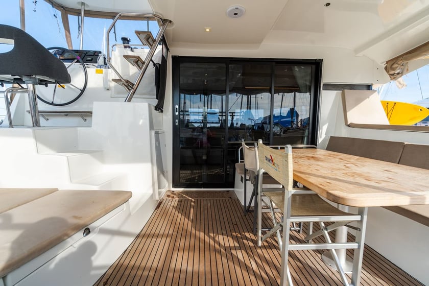 Olbia Catamarán Cabina 4  12  literas 12  invitados 12.94 m Número de anuncio: #16725 5