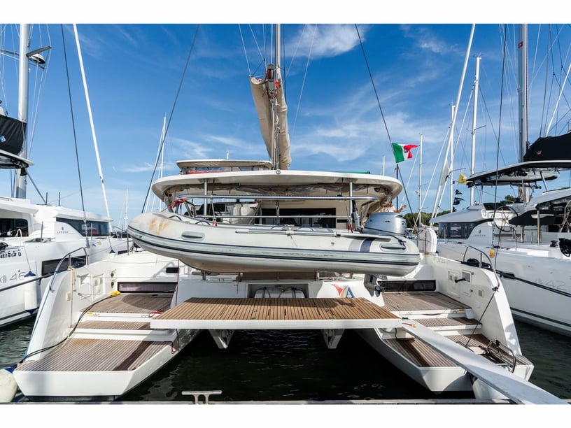 Olbia Catamarán Cabina 4  12  literas 12  invitados 12.94 m Número de anuncio: #16725