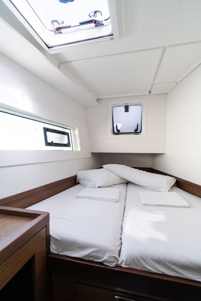 Furnari Catamaran Cabine 4  Couchettes 12  Invités 12  11.97 m Numéro de l'annonce: #16746 3