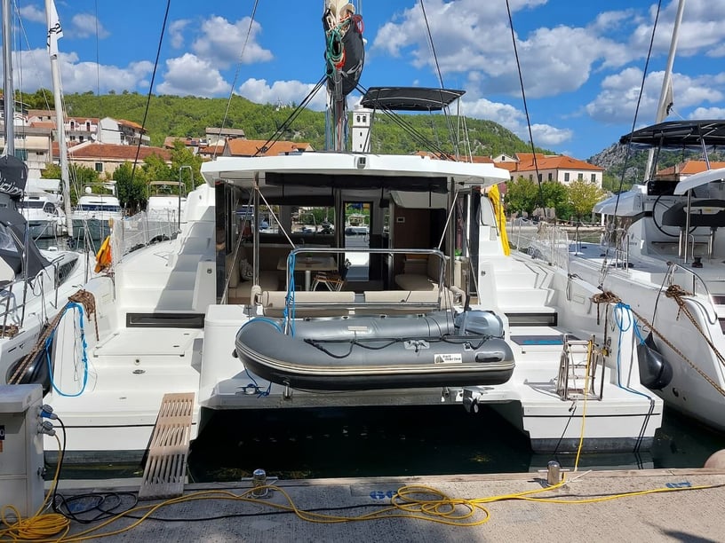 Skradin Catamarano cabina 5  cuccette 10  10  ospiti 12.85 m Numero dell'inserzione: #16761