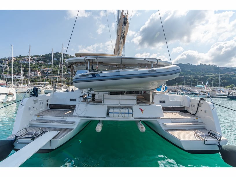 Capo d'Orlando Katamaran 4 Kabine 12 Liegeplätze 12 Gäste 12.94 m Nummer des Inserats: #16774