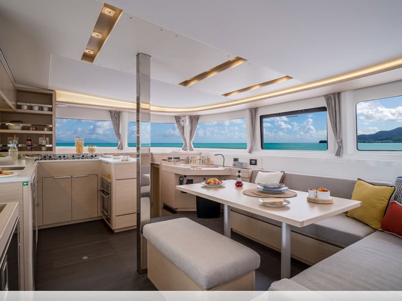 Olbia Catamaran Cabine 4  8  slaapplaatsen 10  gasten 13.99 m Lijstnummer: #16810 2