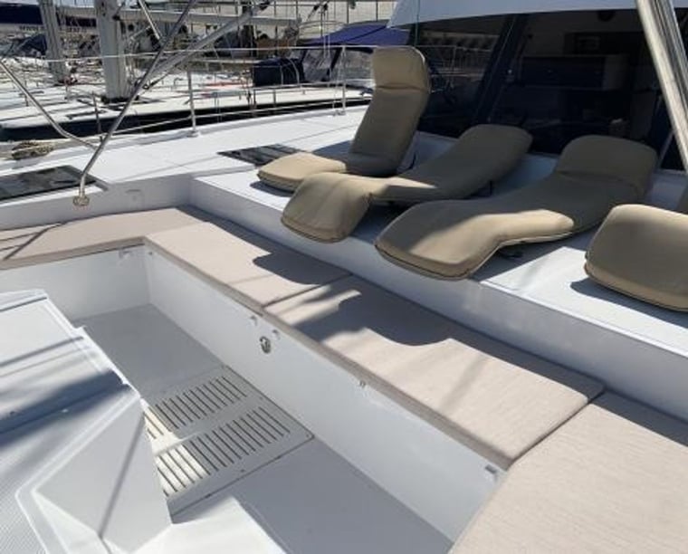 Salerne Catamaran Cabine 4  Couchettes 10  Invités 10  12.2 m Numéro de l'annonce: #16830 3