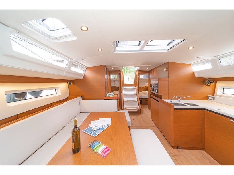 Skradin Voilier Cabine 6  Couchettes 12  Invités 12  14.22 m Numéro de l'annonce: #16850 2