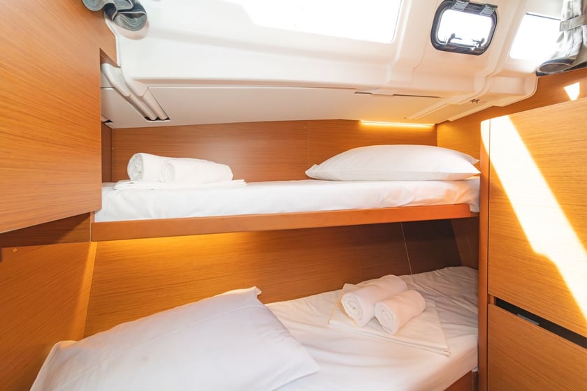 Skradin Voilier Cabine 6  Couchettes 12  Invités 12  14.22 m Numéro de l'annonce: #16850 5