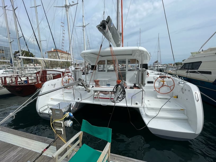 Zadar Catamaran 5 cabin 11 berths 11 guests 11.73 m Listing Number: #16859