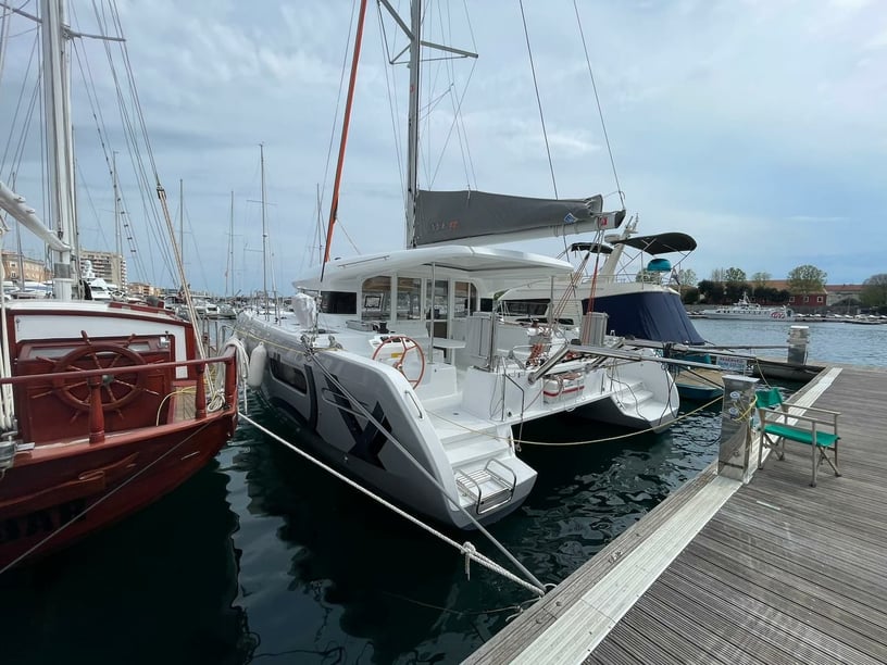 Zadar Catamaran 5 cabin 11 berths 11 guests 11.73 m Listing Number: #16859 4