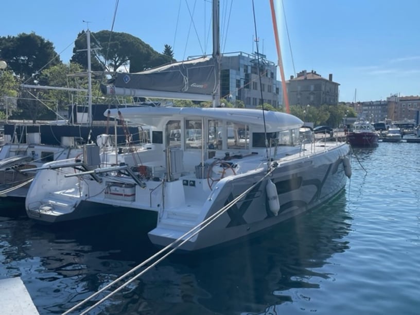 Zadar Catamaran Cabine 4  11  slaapplaatsen 11  gasten 12 m Lijstnummer: #16859