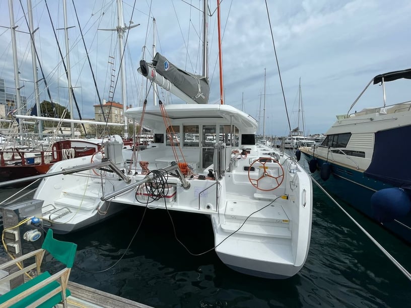 Zadar Catamaran 5 cabin 11 berths 11 guests 11.73 m Listing Number: #16859 3